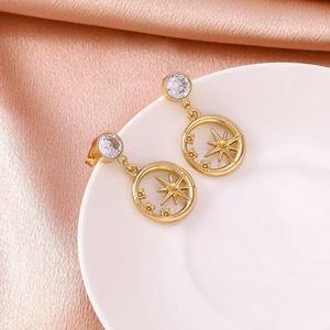 Pendientes Redondos con Diseño Elegante, Placa de Estrella de Acero Inoxidable 304 Dorado, Hipoalergénicos, Perfectos para Mujer - Product Image 3