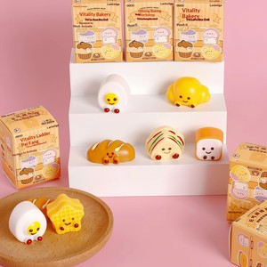 ของเล่นบีบ TPR สไตล์อินฟลูเอนเซอร์ บรรเทาความเครียด น่ารัก บีบแล้วคืนรูปช้าๆ แบบกล่องสุ่ม - Product Image 2