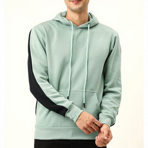 Sudadera con Capucha Verde Claro para Hombre con Mangas Raglán Negras, Corte Regular, Informal, de Forro Polar, para Otoño - Product Image 4