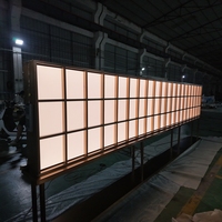 Vitrine en acier inoxydable avec éclairage LED, étagère ouverte personnalisée, séparateur d'espace pour la décoration intérieure commerciale