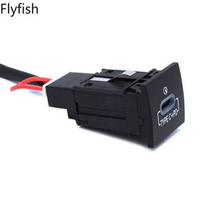 Cargador USB Tipo C con Puerto PD y Toma de 12V para Toyota Corolla, Rav4, Land Cruiser, Color Rojo y Azul - Product Image 3