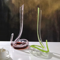 Carafe à vin en verre cristal transparent de forme serpent, design moderne, soufflée à la main, pour un versement rapide, durable, avec logo personnalisé