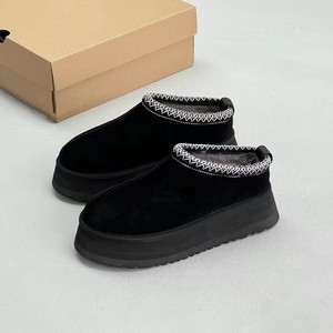 Vente en gros populaire Chaussures rétro chaudes et épaisses Bottes Demi-pantoufles de luxe en fourrure pour femmes Hiver Extérieur - Product Image 3