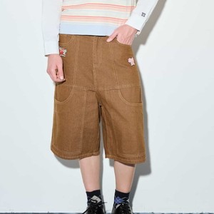 Shorts en jean marron de haute qualité avec patchs, coupe élégante et confortable - Product Image 1