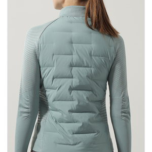 Doudoune pour femme avec une taille cintrée et des courbes élégantes. - Product Image 4