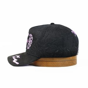 Casquettes de baseball personnalisées en daim 5 panneaux INNEDIT MURATRAVIS ELECTRIC, broderie florale violette de dessin animé - Product Image 4