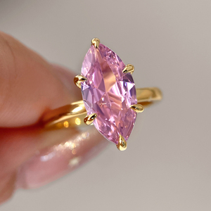 Anillo de Compromiso de Mujer con Circonita Cúbica Marquise Chapado en Oro de 18K, Engaste de Puntas, Estilo Clásico, Anillo con Gema - Product Image 5
