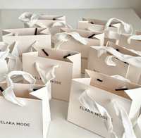 Sacs en papier personnalisés avec logo imprimé à prix réduit emballage de vêtements de luxe pour boutique sacs à cadeaux pour petites entreprises vente en gros