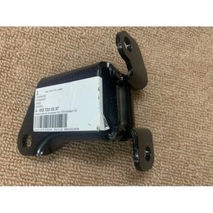 Bisagra de puerta Mercedes-Benz A 453 720 03 37 de acero ajustable, inferior izquierda, para Smart 453 de dos puertas, modelo 15-19 - Product Image 1