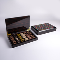Laque de piano brillante de haute qualité personnalisée emballage cadeau de chocolat arabe de luxe boîte de dattes en bois