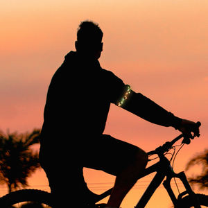 Bracelet LED à vendre, fabriqué <span class=keywords><strong>en</strong></span> corde lumineuse brodée pour les coureurs qui font du running <span class=keywords><strong>la</strong></span> <span class=keywords><strong>nuit</strong></span> - Product Image 2