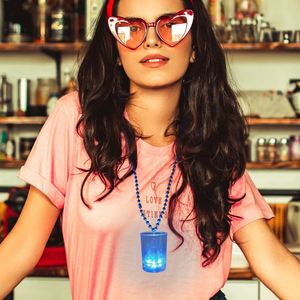 Collier pendentif en verre à liqueur LED éco-responsable et patriotique pour les fêtes, les anniversaires, les mariages ou les célébrations d'Halloween - Product Image 2