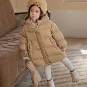 Abbigliamento esterno per bambini impermeabile personalizzato di alta qualità in tessuto per bambini piumino cappotto caldo da ragazza antivento leggero