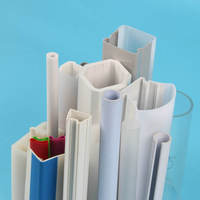 Profilé décoratif en PVC extrudé écologique sur mesure, design moderne pour fenêtres et portes, services de découpe et de polissage offerts