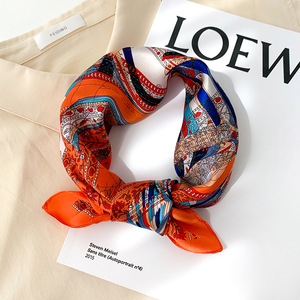 2022 nouvelle Collection dames mode 53*53 Mini écharpe carrée avec motif de cheval femmes cou cravate 100% soie imprimé cheveux foulards - Product Image 1