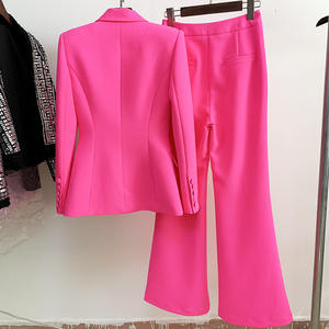 Blazer a medida rosa <span class=keywords><strong>fucsia</strong></span> y pantalones acampanados Conjunto de traje de mujer para eventos casuales de negocios de oficina formal - Product Image 2