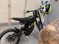 Moto tout-terrain électrique Sur Ron Light Bee X 2026, 72V 35Ah, 295 Nm de couple, autonomie de 75 km, moteur central, Surron Off Road Ebike