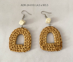 Pendientes cuadrados de ratán hechos a mano con acentos de madera naranja-Pendientes colgantes bohemios ligeros para mujer - Product Image 3