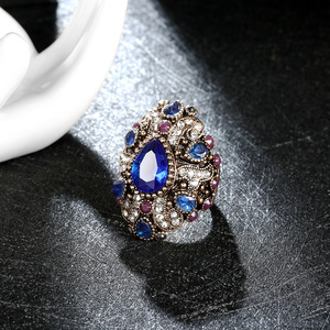Bagues en laiton plaqué or, style bohème vintage, luxe léger, ornées de cristaux et de strass exagérés, multicolores, pour femmes, vente en gros - Product Image 4