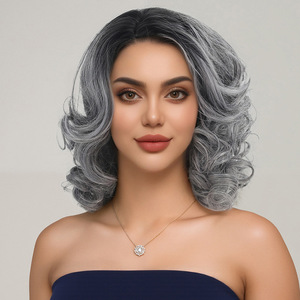 Peluca de cosplay corta rizada negra y gris teñida, estilo abuela, <span class=keywords><strong>para</strong></span> juegos de rol, a la moda, europea, americana, de comercio exterior, con <span class=keywords><strong>redecilla</strong></span>. - Product Image 1