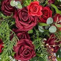 Boule de fleurs artificielles haut de gamme personnalisable, faite à la main, rouge et verte, pour centre de table de mariage, événement ou décoration de Noël