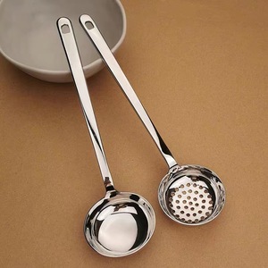 Cucharón para sopa de acero inoxidable 304 de Jinhui Industrial con colador, mango largo, profundo y grueso, para cocinar en la cocina. - Product Image 4