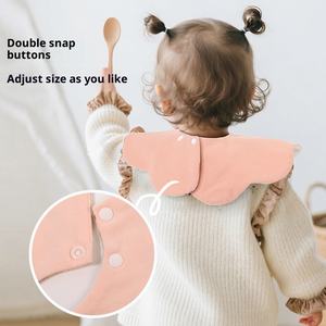 Babero coreano de doble cara ecológico de 100% algodón para comida de bebé, patrón de pétalos, cierre de botón absorbente lavable, babero suplementario - Product Image 3