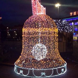 Lumières de Noël en forme de cloche 3D avec cadre métallique pour l'affichage dans les rues et les centres commerciaux - Product Image 1