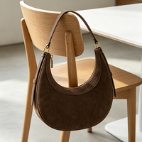 Tas Selempang Wanita Kulit Asli Bentuk Setengah Bulan Warna Taupe Lembut, Minimalis untuk Kerja, Grosir Langsung dari Pabrik