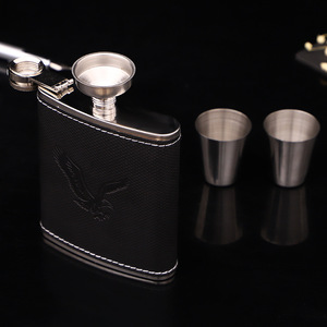 Flacon en cuir gravé pour hommes, cadeaux de mariage, flacon en cuir personnalisé pour garçons d'honneur, cadeaux pour le témoin, flacon en cuir de 7 oz ou 8 oz pour garçons d'honneur - Product Image 4