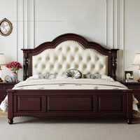 Lit double en bois massif de style luxueux haut de gamme en acajou nordique avec tête de lit en cuir souple, rangement et éclairage intégré