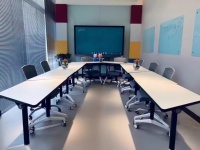 Ensemble de bureaux modulaires pour étudiants avec différentes formes, tables d'activités pliables pour l'école et l'université