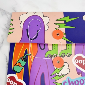 Sacs cadeaux en papier avec impression couleur personnalisée, fermeture à cordon, motifs artistiques colorés, pour petits cadeaux. - Product Image 4