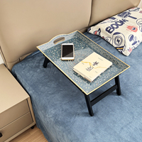 Plateau rectangulaire à bordure dorée, plateau de service à motif floral arabesque rétro avec pieds noirs pliables et doubles poignées
