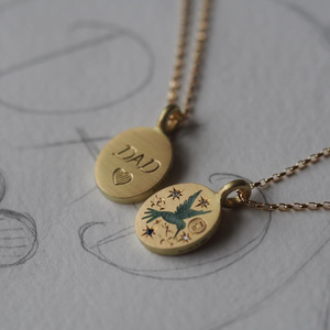 Collana con Ciondolo in Acciaio Inossidabile Placcato Oro Chiaro di Lusso, Design Geometrico con Fiori Dipinti a Mano e Zirconi per Anniversari - Product Image 1