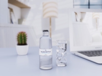 Nouvelle bouteille en verre transparente/verte 350/500/750 ml pour eau gazeuse, bouteille en verre tendance pour le stockage de jus de fruits avec couvercle à couronne métallique