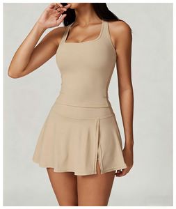Ensemble de sport 2 pièces Maxfree pour femme : débardeur de yoga sans manches avec soutien et mini-jupe de tennis fendue sur le côté, idéal pour le golf et le fitness - Product Image 5
