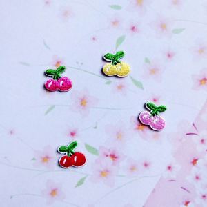 Nouveau style – Mini patch brodé en tissu cerise mignon de 1,2 cm, auto-adhésif/à repasser, pour pinces à cheveux et vêtements de poupée, décoration DIY - Product Image 3
