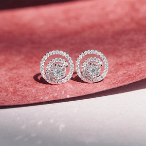 Orecchini a Perno con Disco Traforato e Cristalli per Donne, Accessori di Moda Minimalisti per Uso Quotidiano - Product Image 4