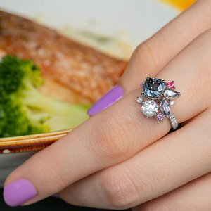 Anello di fidanzamento colorato con taglio Princess per donna, gioiello da dito alla moda e scintillante - Product Image 2