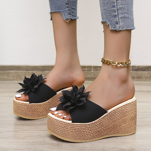 Sandales mules <span class=keywords><strong>compensées</strong></span> à plateforme florales pour femme, style espadrille, bout ouvert, confortables et décontractées, collection été 2026, vente en gros - Product Image 4