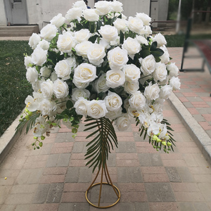Sfera di Fiori di Seta Bianca per Centrotavola Decorativo da Matrimonio - Product Image 2