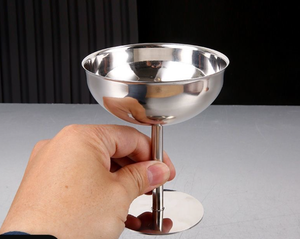 Ciotola per gelato a forma di calice in acciaio inossidabile con gambo | Tazza da Dessert di fascia alta color metallo per Café e feste - Product Image 2