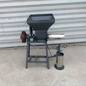 Machine semi-automatique de remplissage de sacs pour la culture de champignons, adaptée au substrat en sciure de bois et en bois - Product Image 4