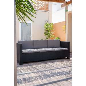 Divano da Esterno a 3 Posti Diva Contemporaneo con Cuscini in Schiuma ad Alta Densità in Polipropilene Riciclato Resistente ai Raggi UV e Rattan PE per il Massimo Comfort - Product Image 3