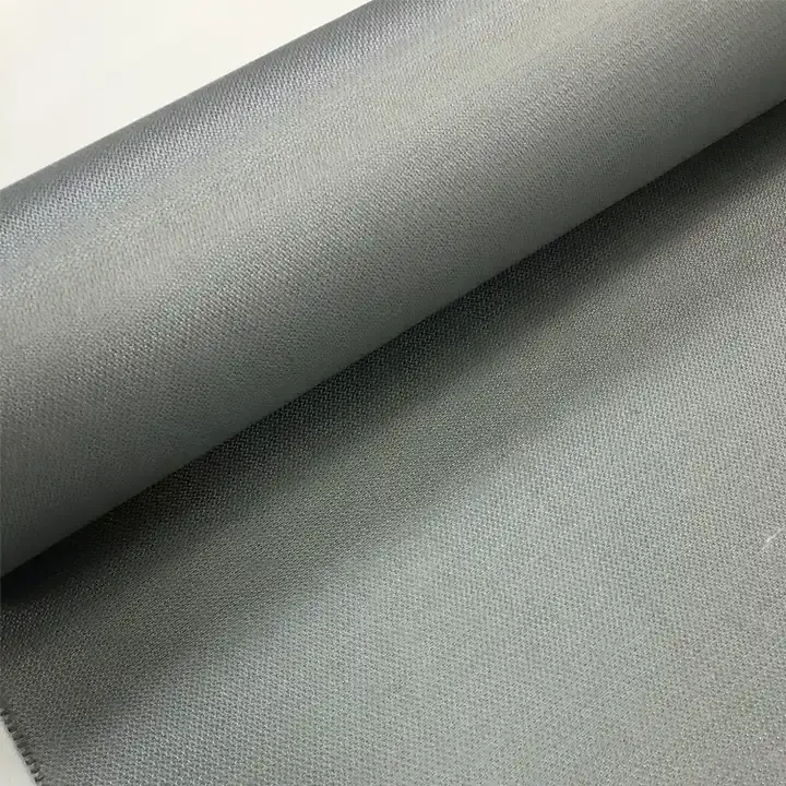 Tissu en fibre de verre enduit PU résistant à la chaleur pour couverture de soudage