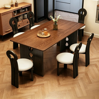 Ensemble table et chaises de salle à manger en bois massif de style rétro français, design moderne durable et écologique pour les petits appartements et les foyers