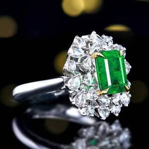 Anillo de Esmeralda Natural de Zambia de 1.76 Quilates con Diseño de Halo Radiante de Lujo, Oro de 18K, 37 Piedras de Diamante, Joyería de Alta Gama - Product Image 3