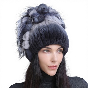 Chapeau d'hiver pour femme en vraie <span class=keywords><strong>fourrure</strong></span> de lapin Rex, design floral latéral tendance, ultra doux et chaud pour les activités extérieures par temps extrêmement froid - Product Image 3
