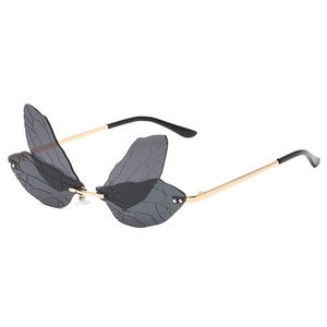Gafas de sol con forma de mariposa, gafas de sol sin montura con forma de ala de libélula, gafas de sol vintage para mujer, lentes transparentes con efecto océano, gafas de sol para hombre, gafas de sol con protección UV400 - Product Image 5